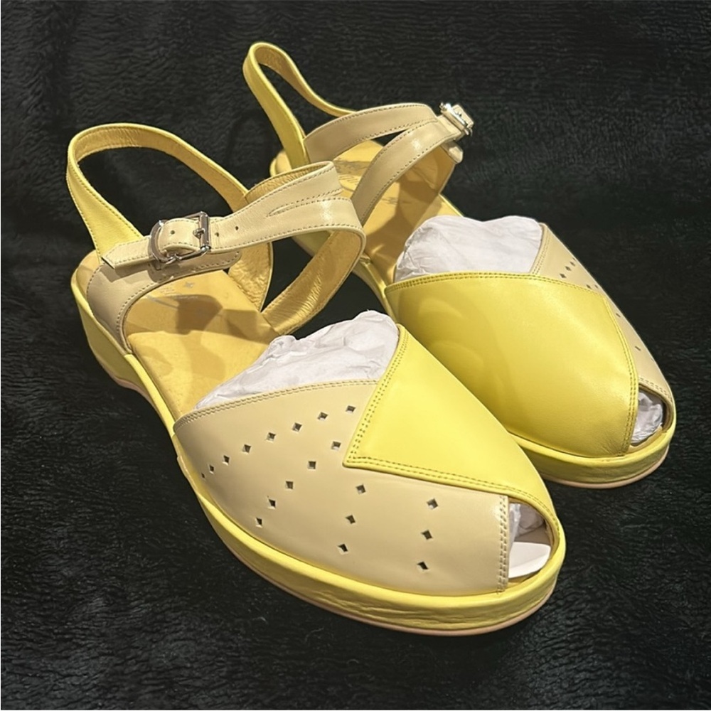 Rocket Originals Women's Yellow Vintage Sandals BNIB Size 8 Two tone yellow